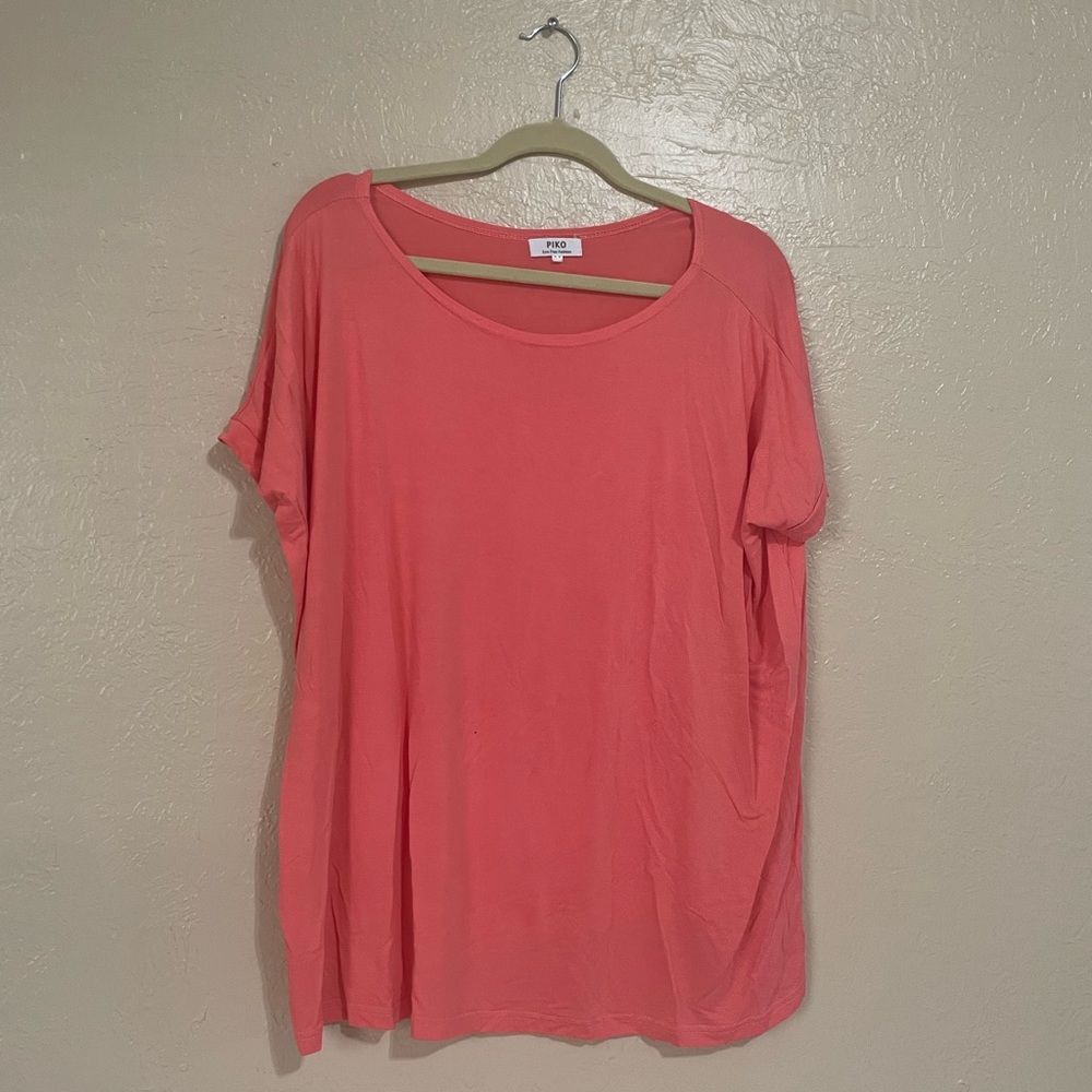 Coral/Peach Piko Short Sleeve medium